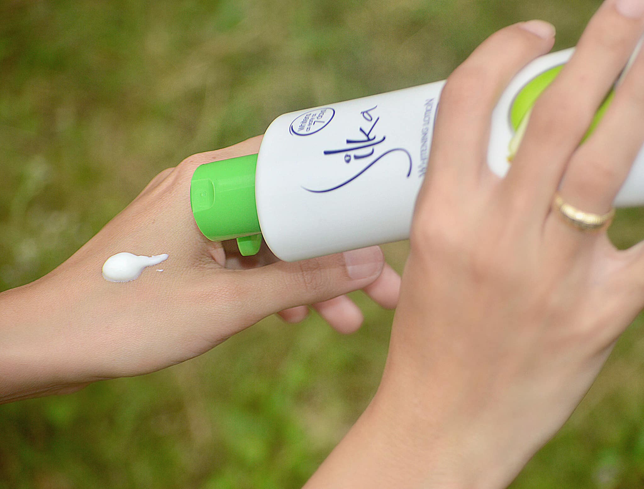 applying silka whitening lotion to skin